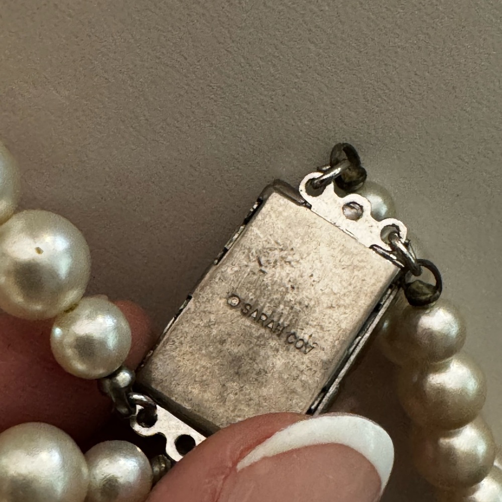 Elegant Faux Pearl Necklace with Silver Accents - Picture 8 of 8